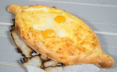 การทำอาหาร Adjarian khachapuri ที่ง่ายและรวดเร็ว