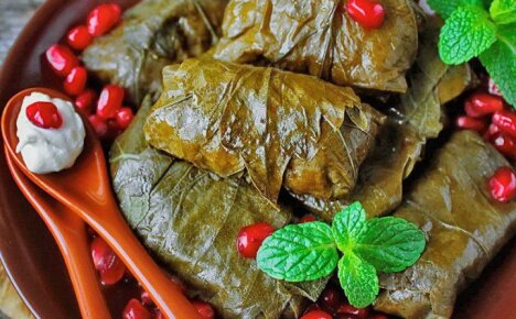 สูตร Dolma ในใบองุ่นจากอาหารอาร์เมเนียและอาเซอร์ไบจัน