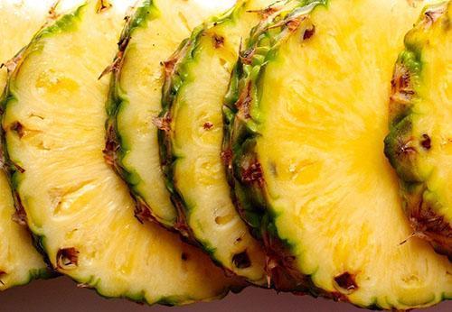 Ananas, to je složené ovoce z bobulí pěstovaných společně