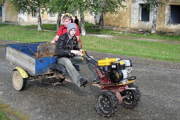 Motoblock Neva można uzupełnić załącznikami