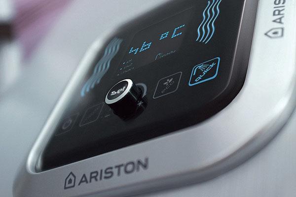 เครื่องทำน้ำอุ่น Ariston รุ่นทันสมัยขนาดกะทัดรัด