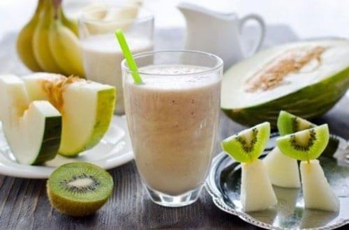 meloun a kiwi smoothie