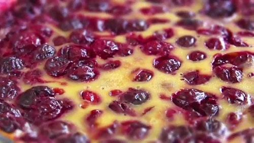 clafoutis ละเอียดอ่อนกับเชอร์รี่