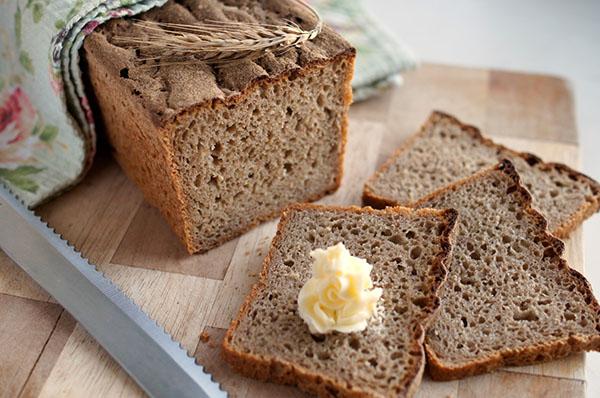 rug-hvetebrød i en brødmaker