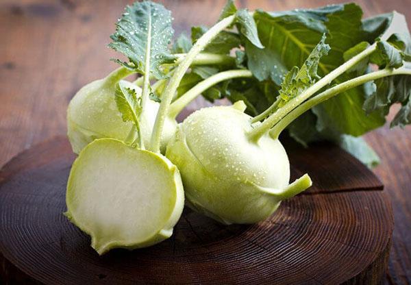 ผลไม้ kohlrabi ฉ่ำ