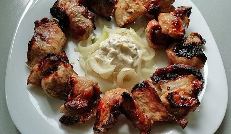 kebab na poduszce cebulowej