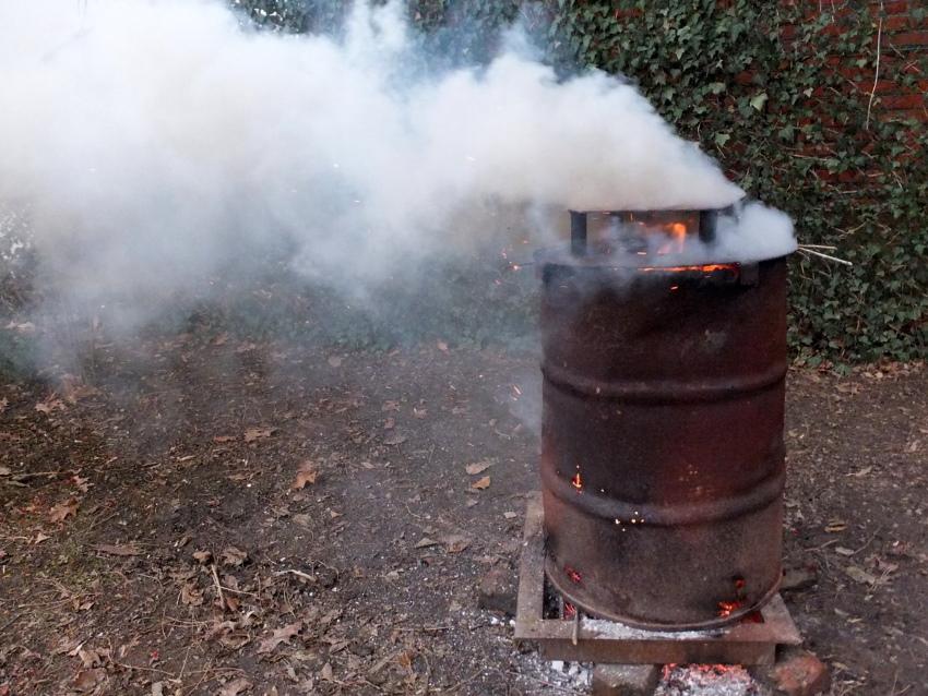 spaljivanje smeća u bačvi